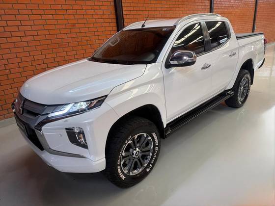 MITSUBISHI L200 TRITON 2.4 16V TURBO DIESEL OUTDOOR HPE-S CD 4X4 AUTOMÁTICO